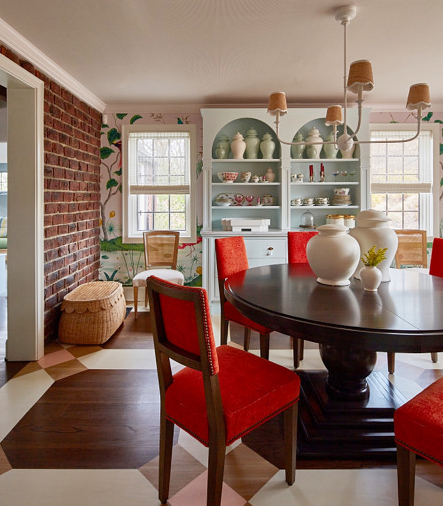 English cottage dining room with modern approach