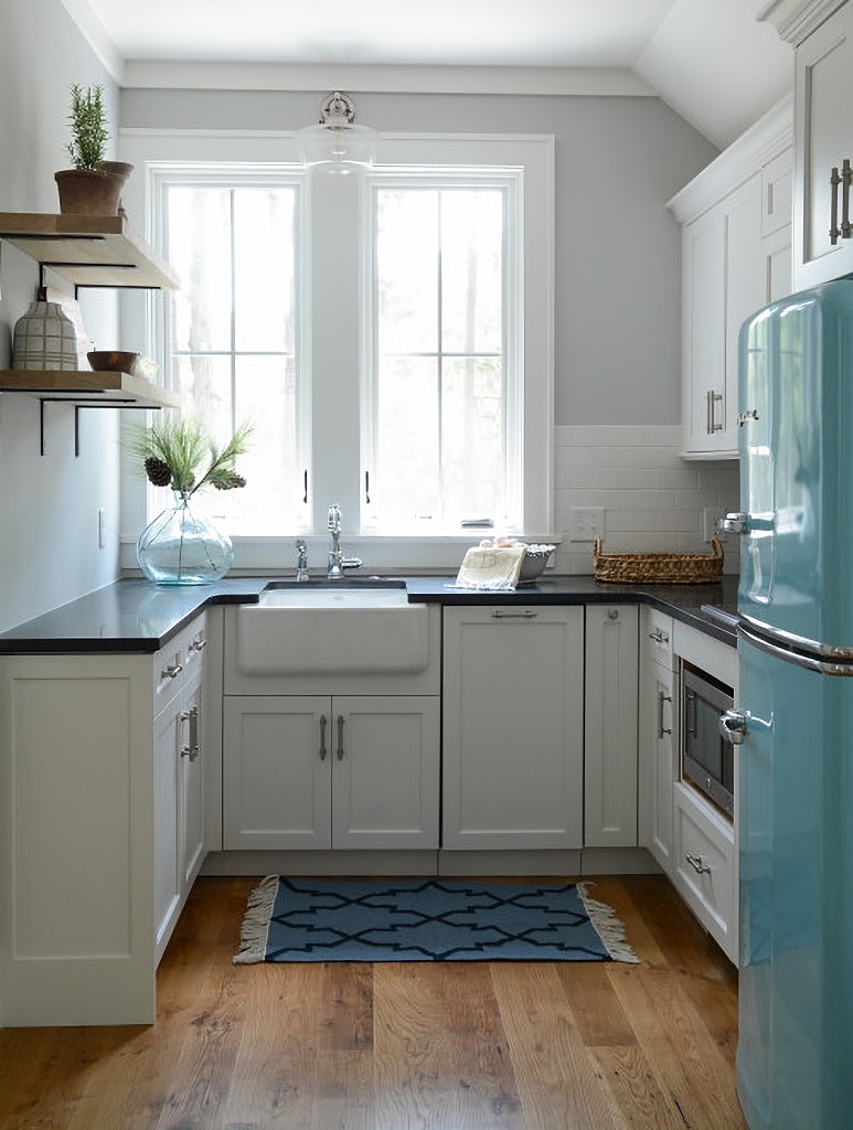 retro kitchen with turquoise appliances