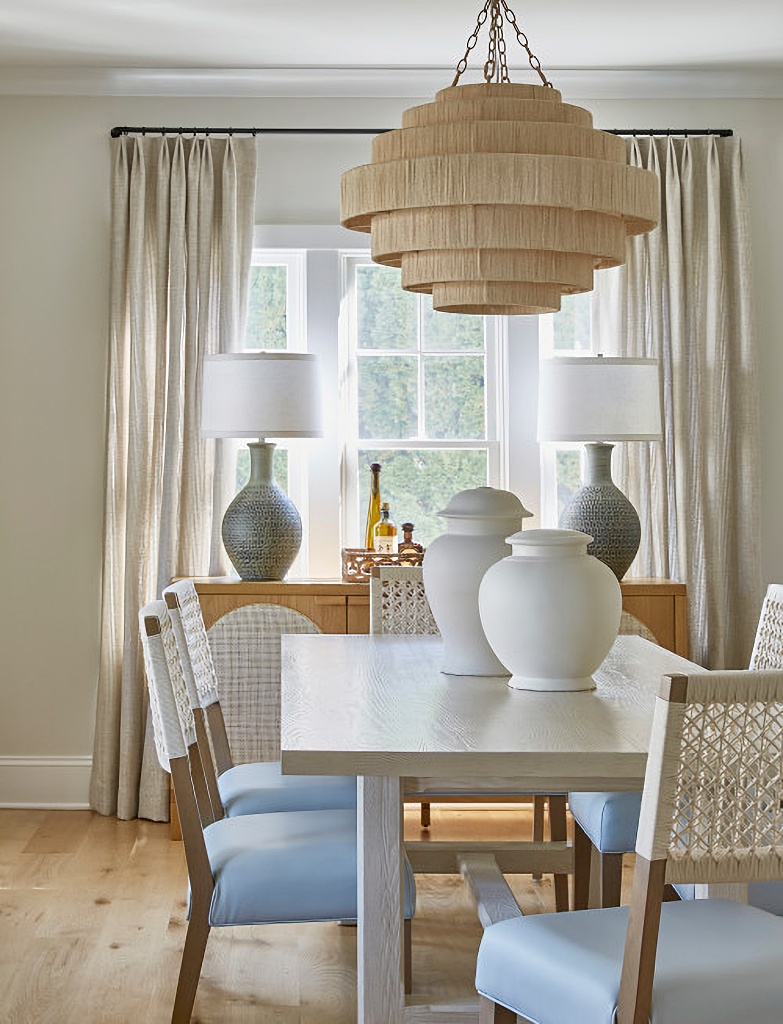 beach style dining room