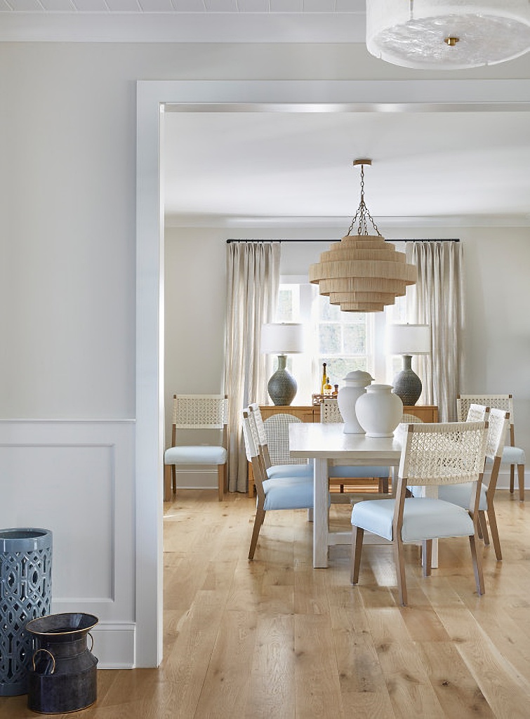 beach style dining room