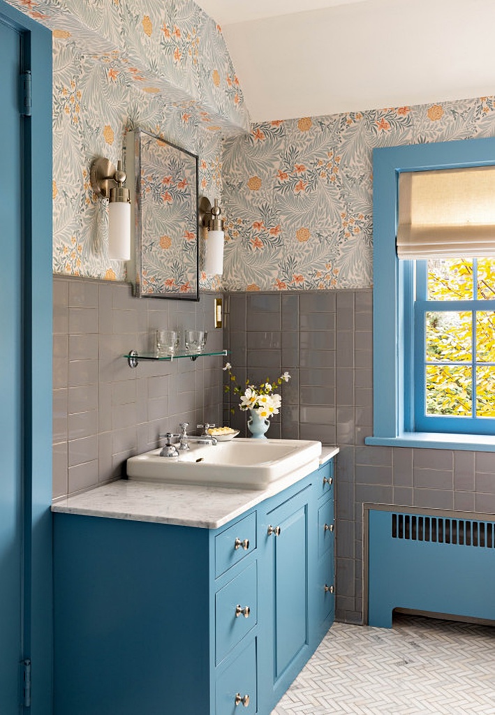cottage farmhouse bathroom