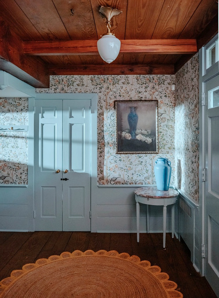 country cottage entry