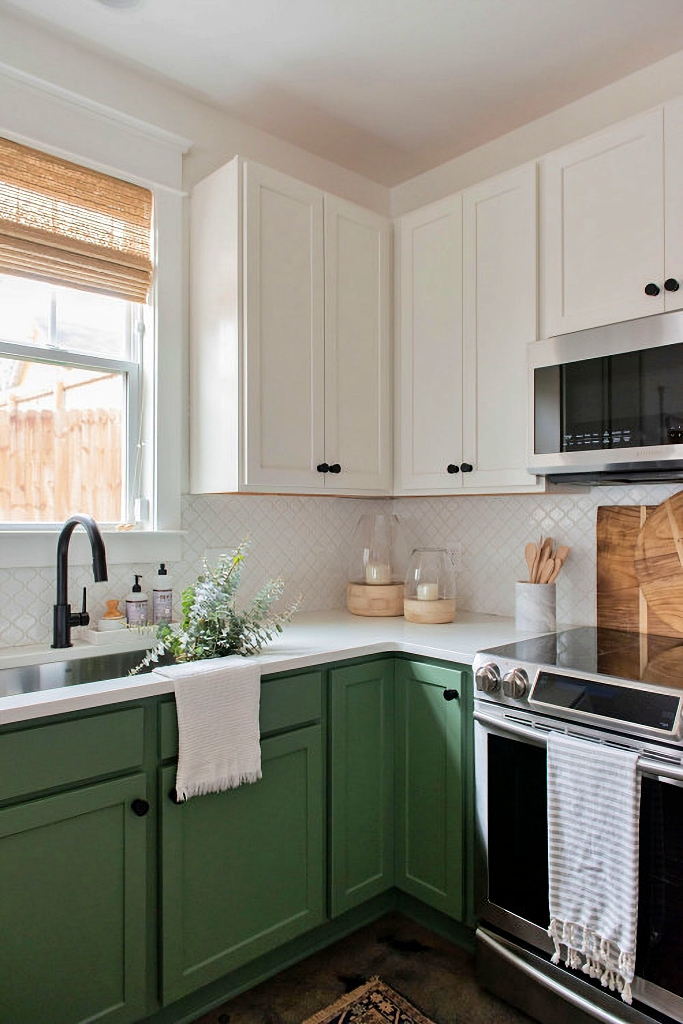 simple green white kitchen