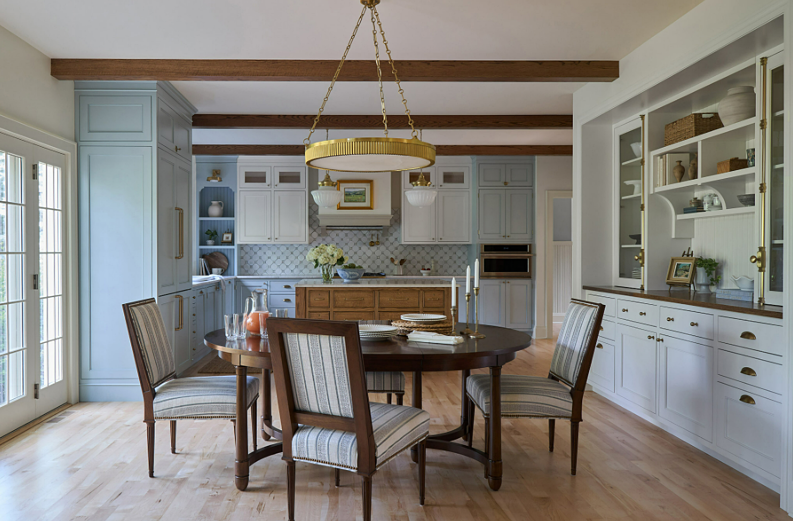 eat in country English kitchen