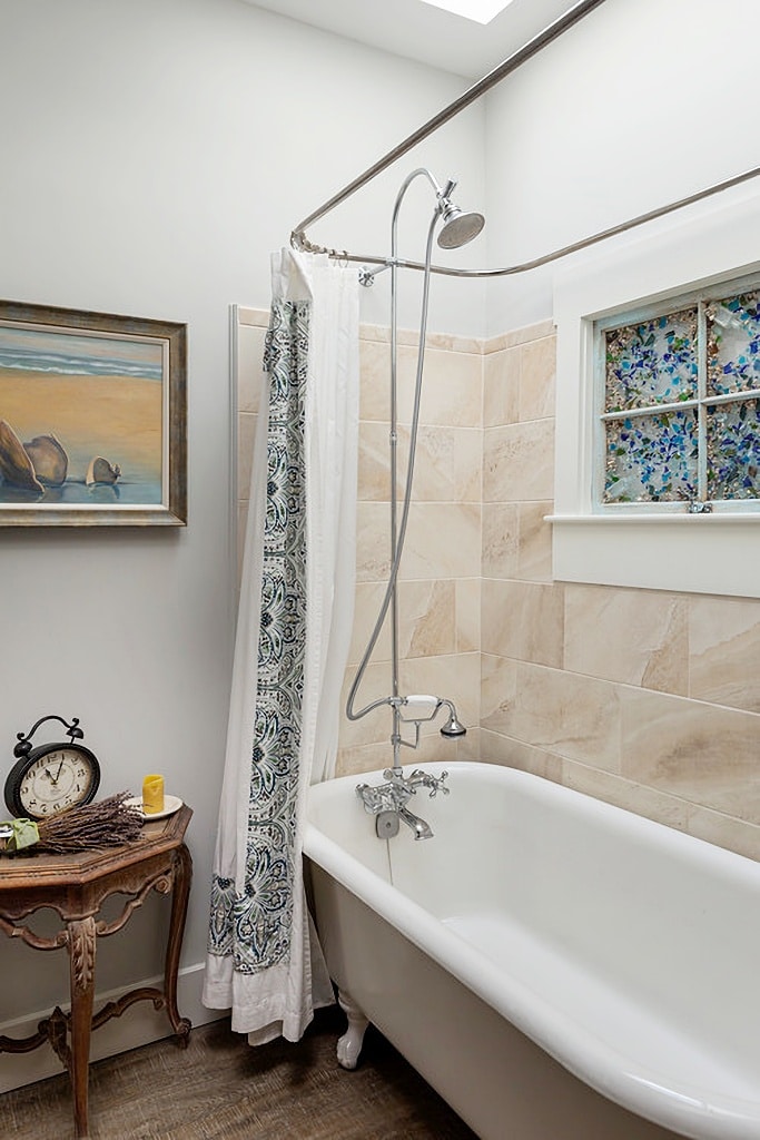 vintage style bathroom