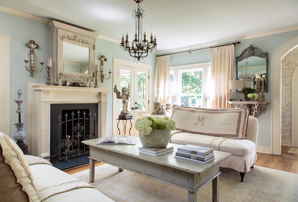 French Flair - living room in soft tones