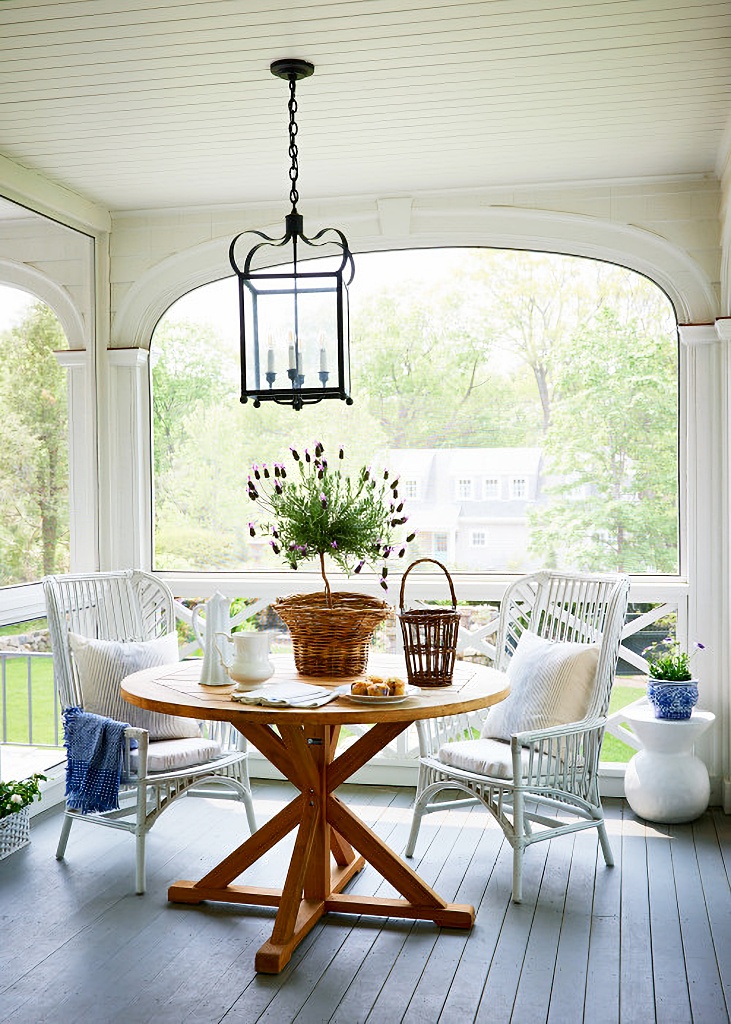 Porch dining in the summer