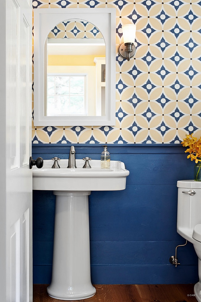 bold wallpaper in small bathroom