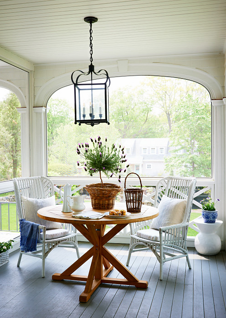 screened porch for dining