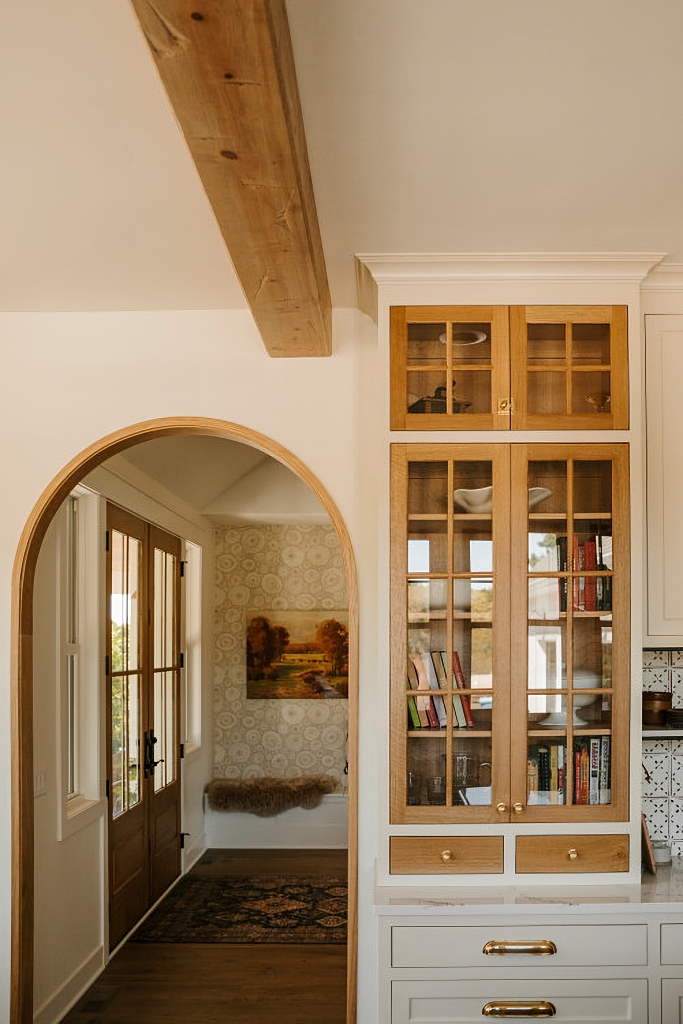 arched doorway between kitchen and foyer