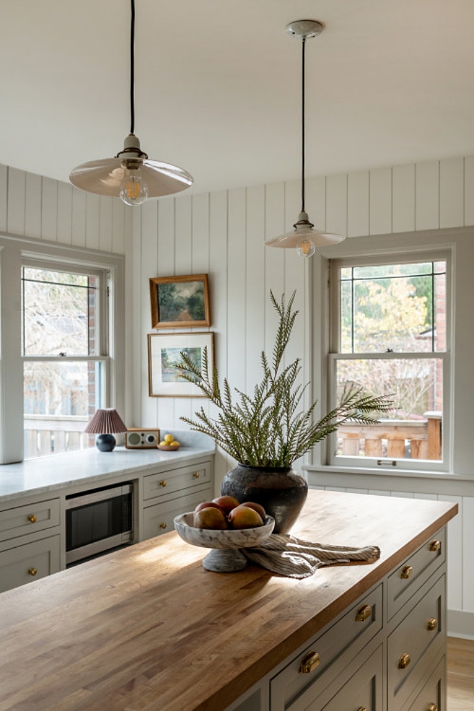dreamy farmhouse kitchen