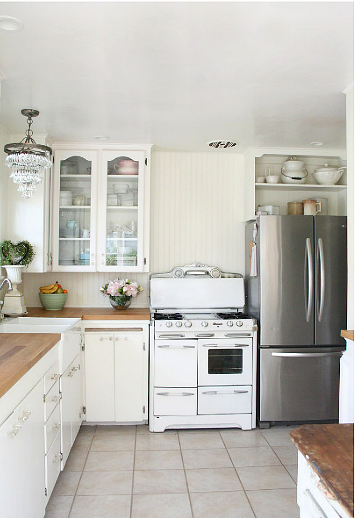 beach kitchen with shabby chic style