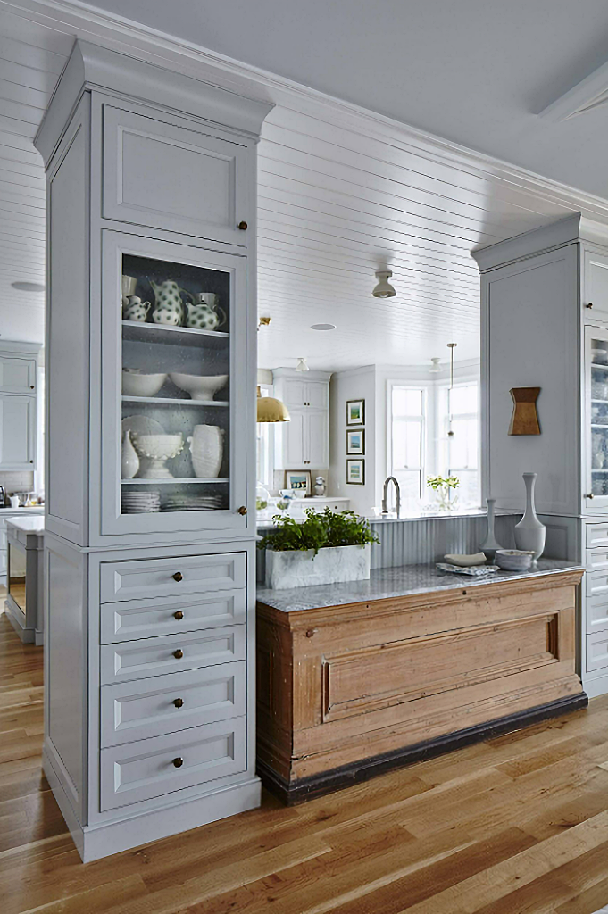 cabinetry transition between kitchen and dining room