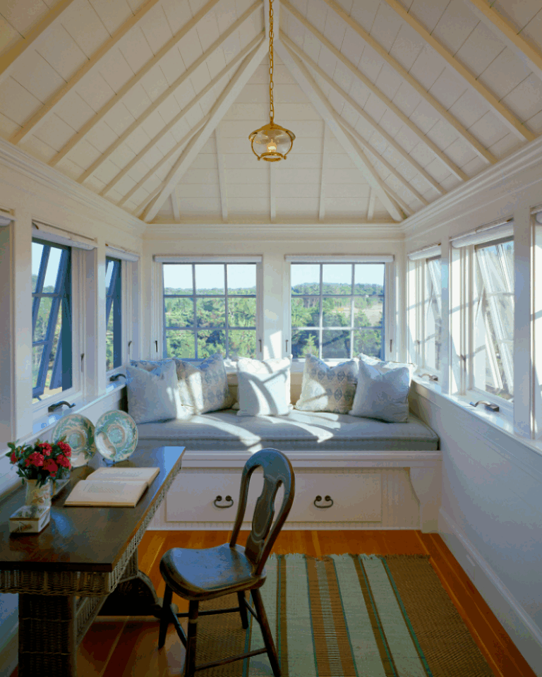 Sensational Seaside Cottage That Charms with Vintage Style