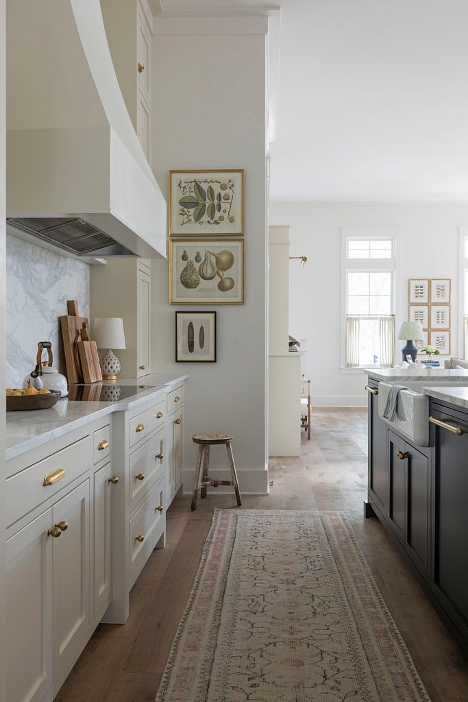 traditional kitchen in cozy cottage