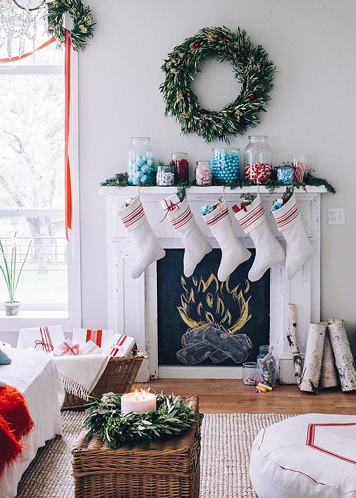 modern traditional Christmas decorating