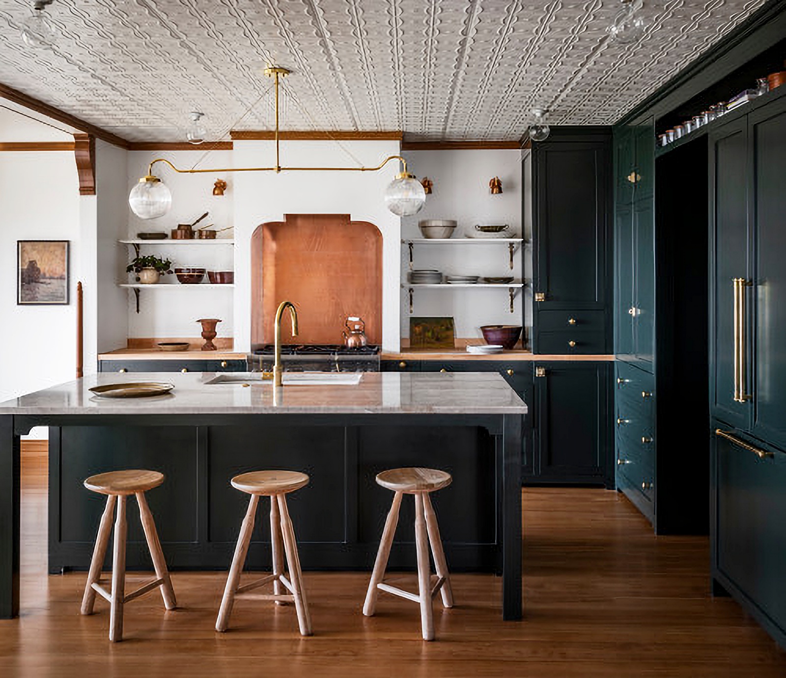 Victorian Kitchen Makeover: Capturing the Magic of Old World Style, image size:1600x1382