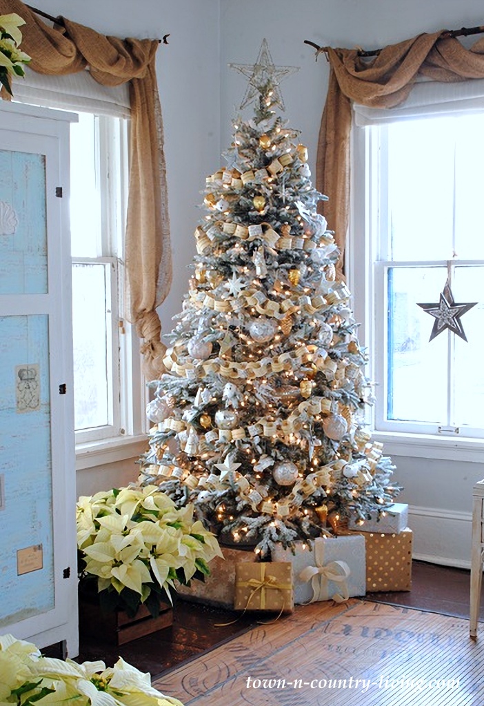paper Christmas chain on tree
