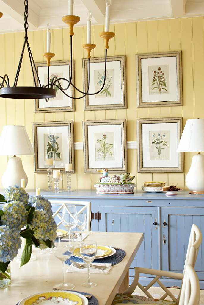 gallery wall in dining room