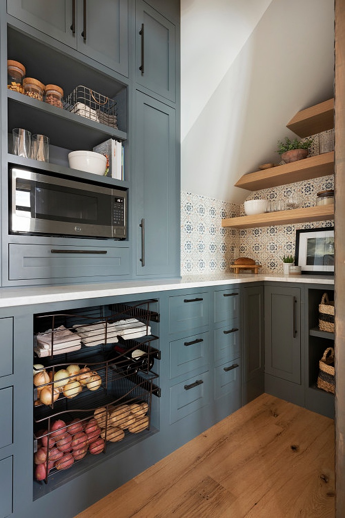 walk-in pantry with microwave