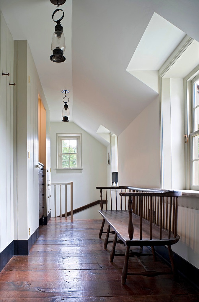 primitive upstairs hallway in Pennsylvania home