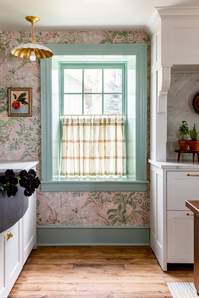 floral wallpaper in kitchen with painted trim