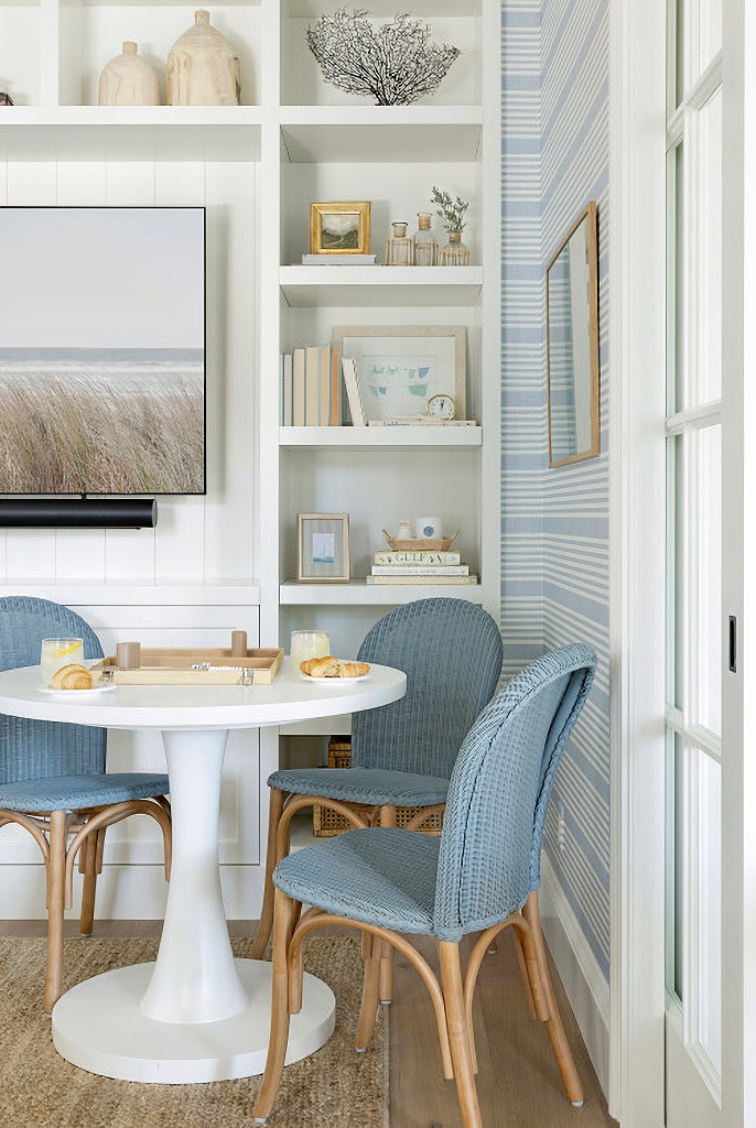 corner table for board games and breakfast