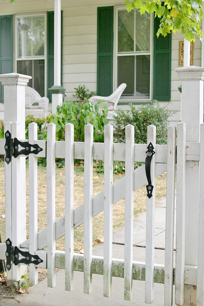 welcome picket fence gate