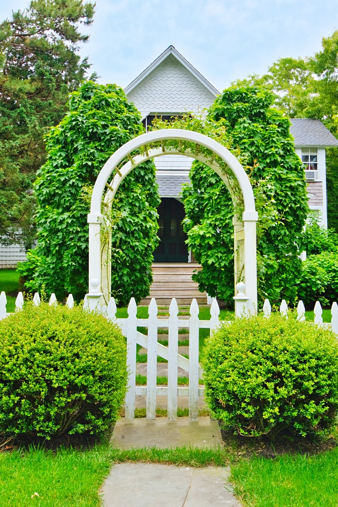 picket fence gate ideas