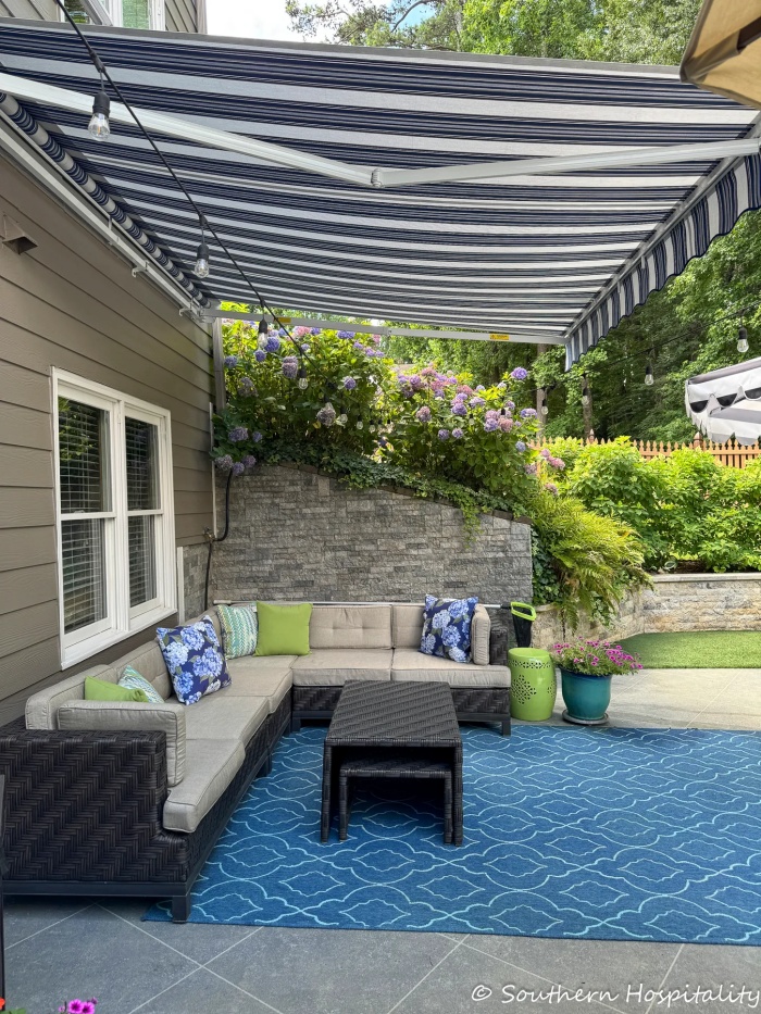 retractable awning