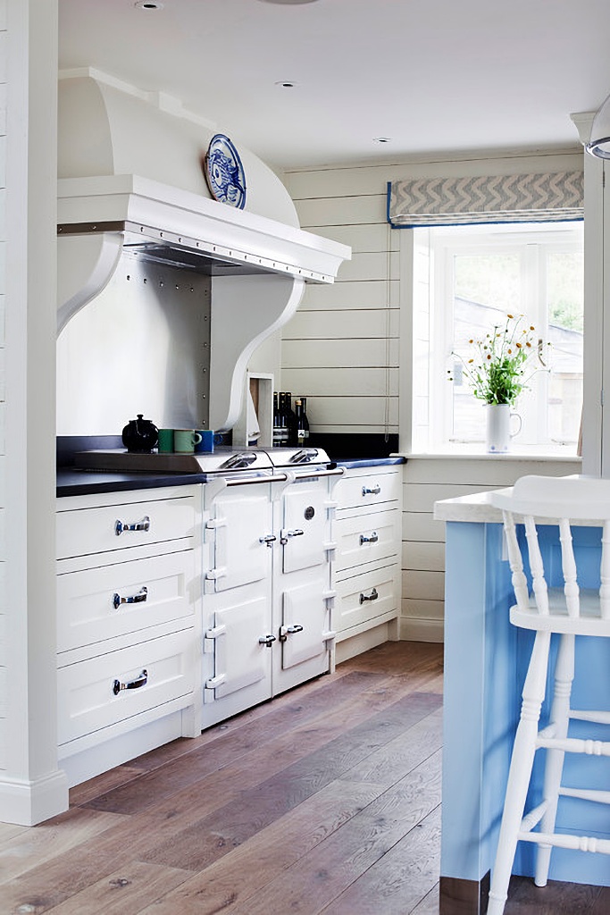 blue and white cottage kitchen