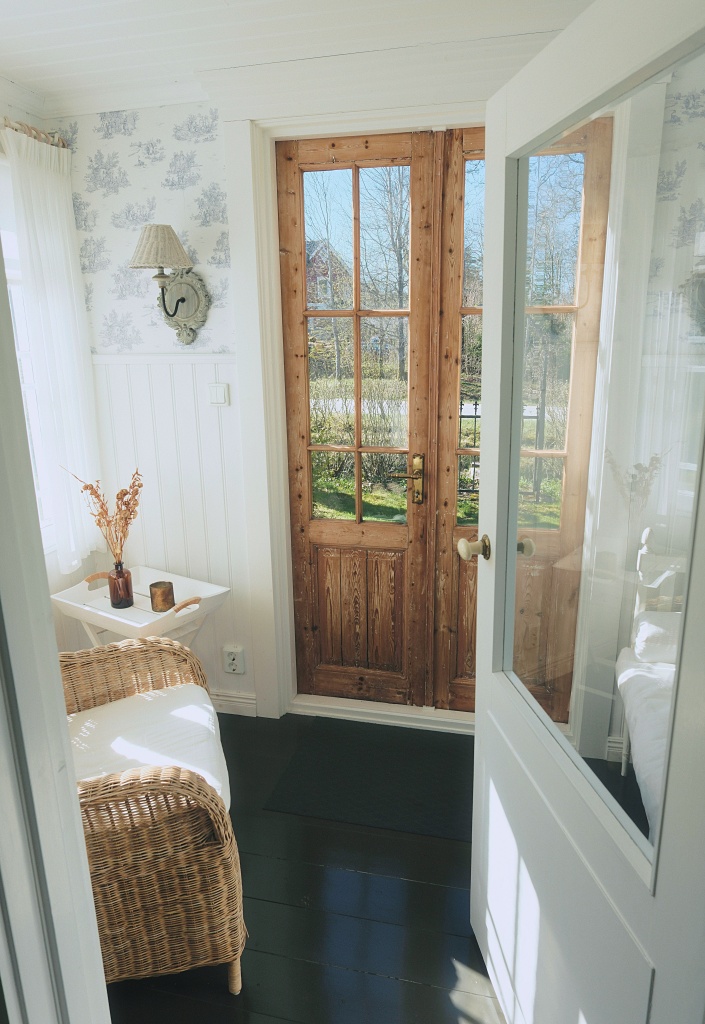tiny sunroom with a vintage vibe