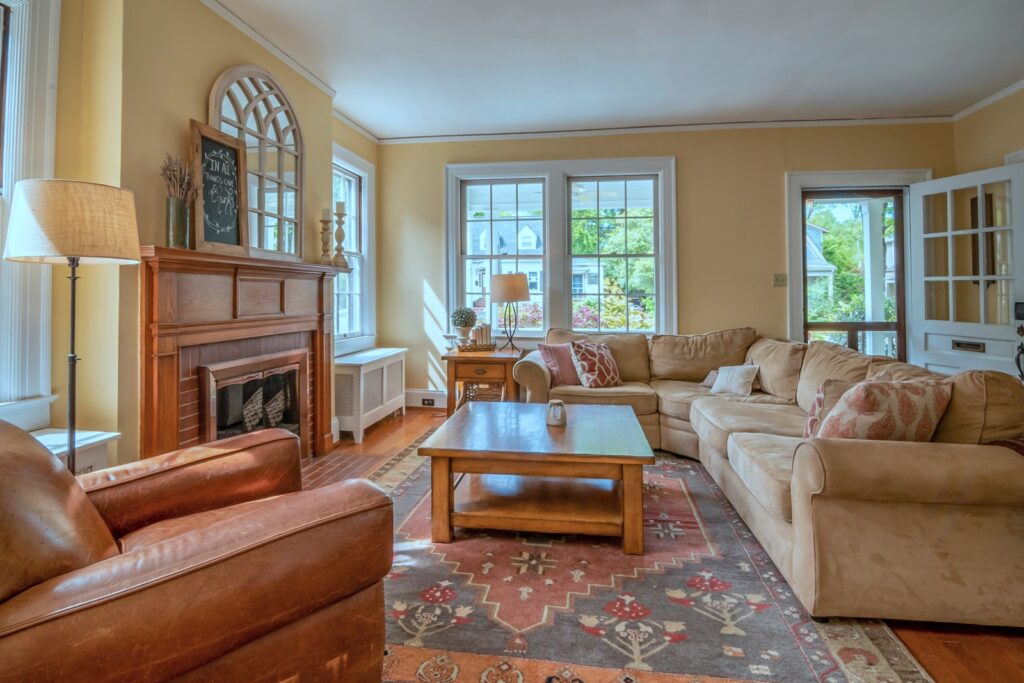 honey-colored living room for the fall season