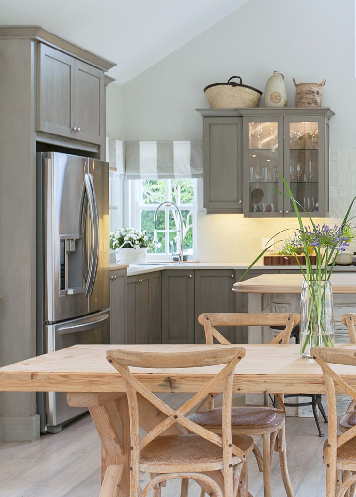 gray and wood kitchen