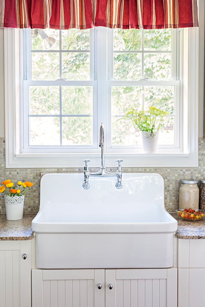 Kitchen sink and counter