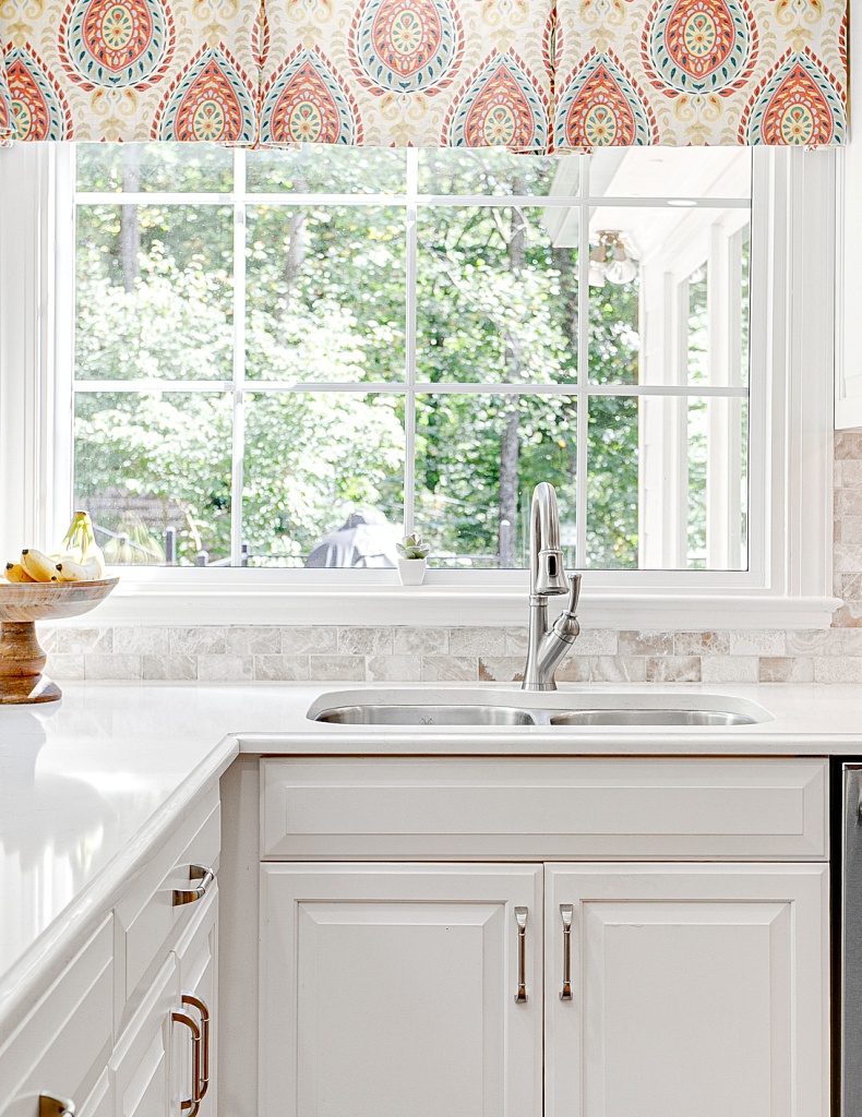traditional kitchen with valance curtain