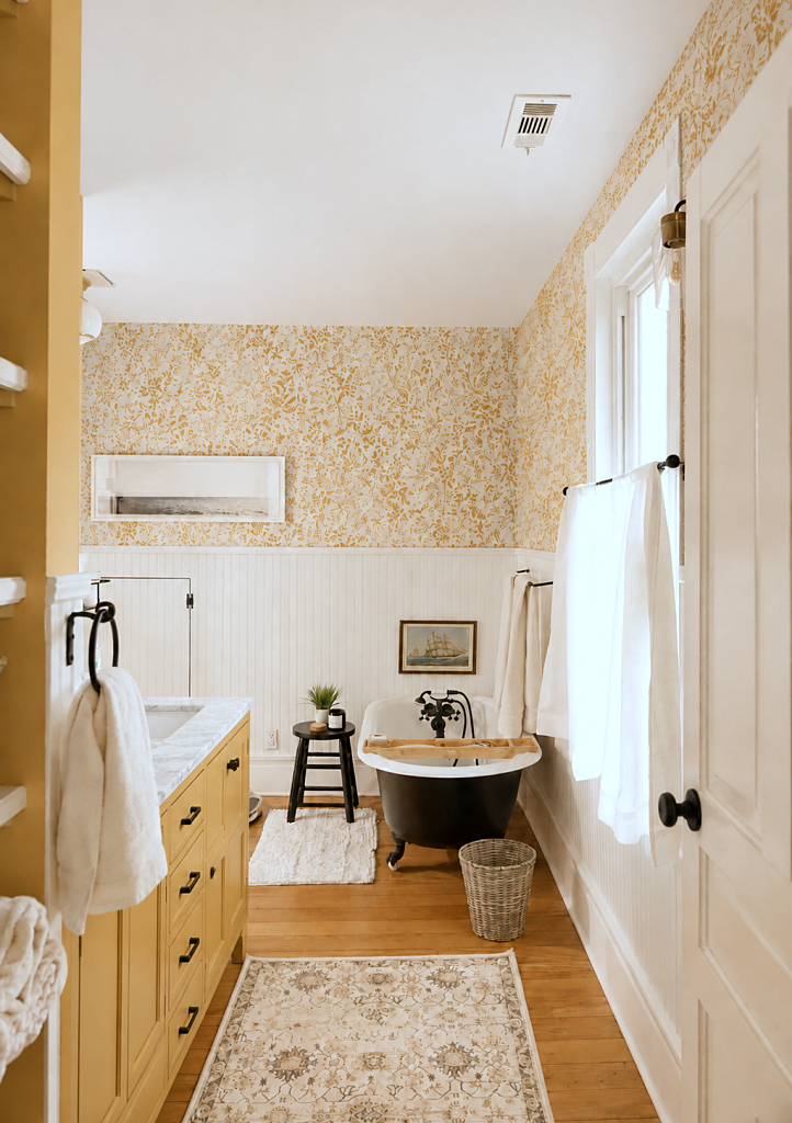 wallpaper in vintage bathroom