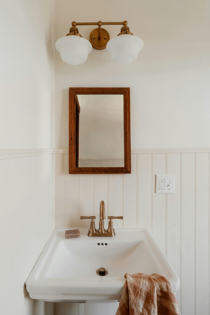 simple farmhouse powder room