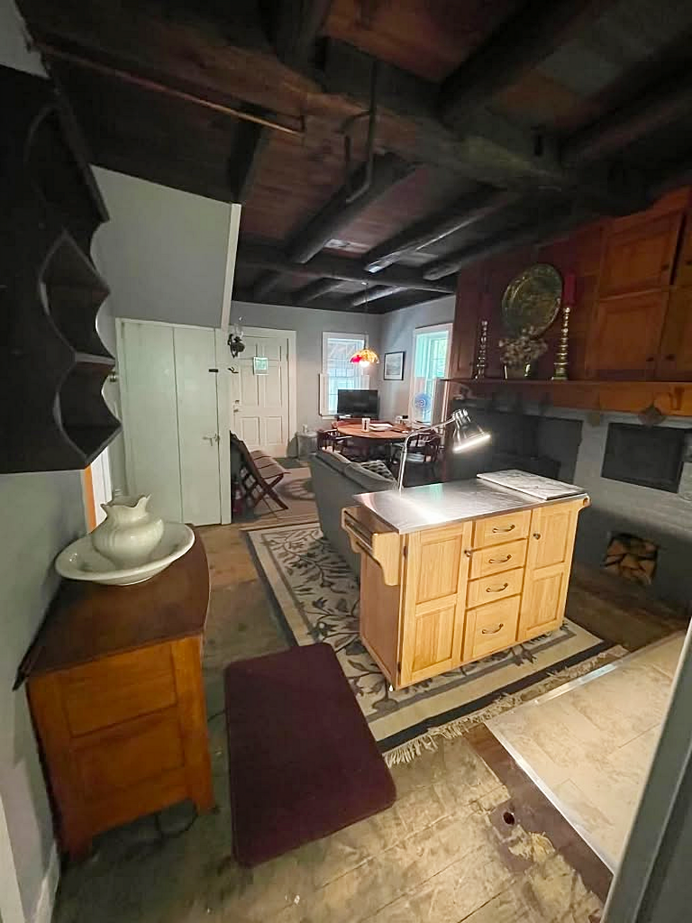 keeping room before renovation